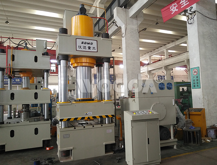 500噸(dūn)三梁四(si)柱液壓(yā)機