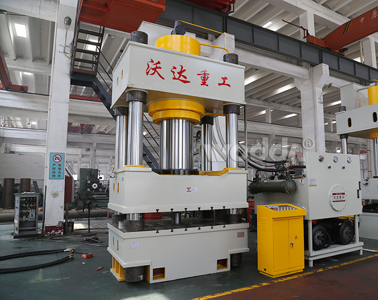 四柱(zhu)液壓機