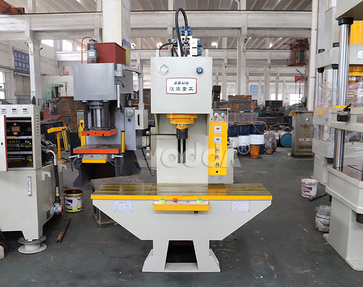 40噸(dun)單臂液(yè)壓機