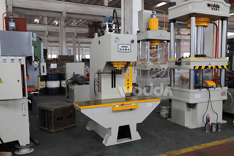 40T四(si)柱液壓(yā)機