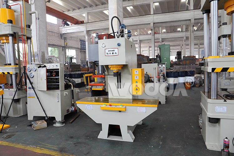 單臂(bì)液壓機(jī)