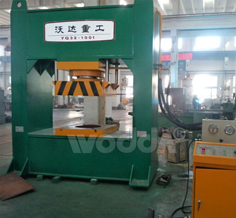 400噸龍(long)門液壓機