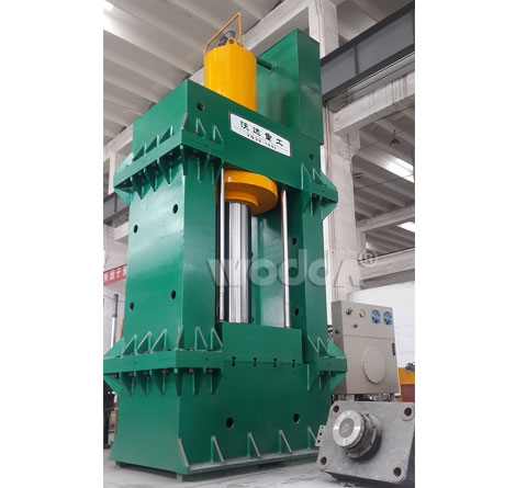 630噸龍(long)門液壓機