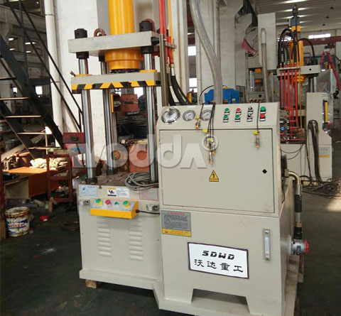 40T連體三梁(liang)四柱液壓(ya)機