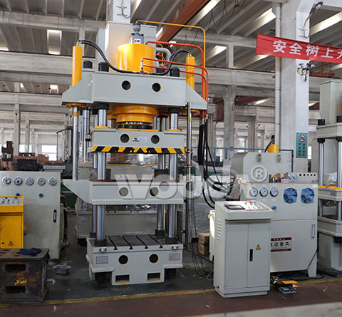 315噸四梁四(si)柱液壓機