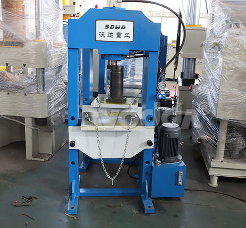 150T龍門液壓(ya)機