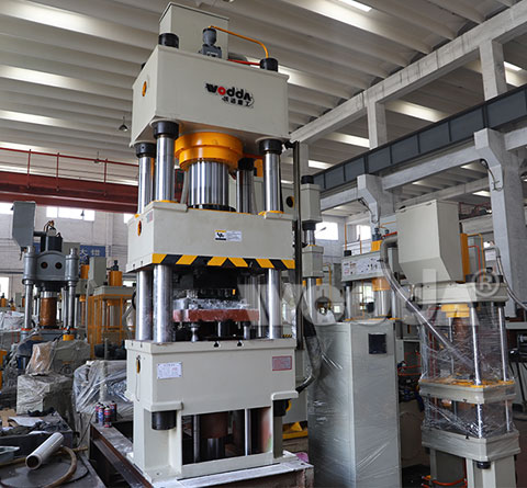 四梁四(sì)柱液壓機