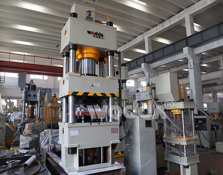 四梁(liang)四柱液壓機(ji)