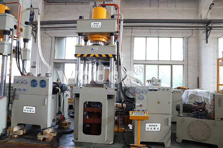 250T四柱(zhu)液壓機帶液(ye)壓墊