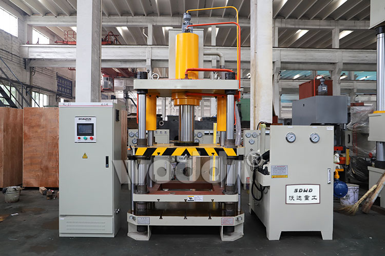 100T四梁四柱液壓(yā)機 100T四(sì)梁四柱液壓機(ji)