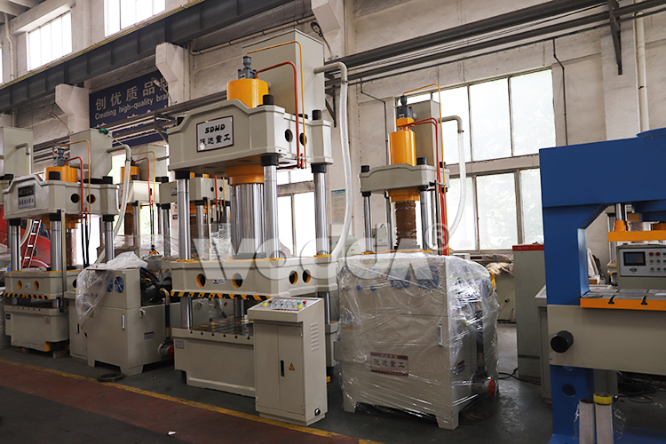 三梁(liang)四柱液壓(yā)機