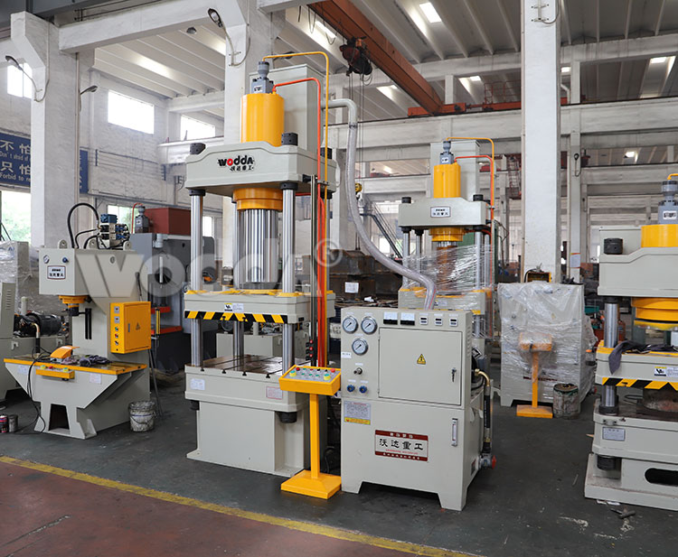 四柱三(sān)梁液壓機參(cān)數