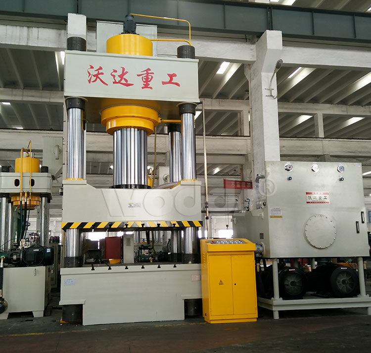 四柱三梁(liang)液壓機