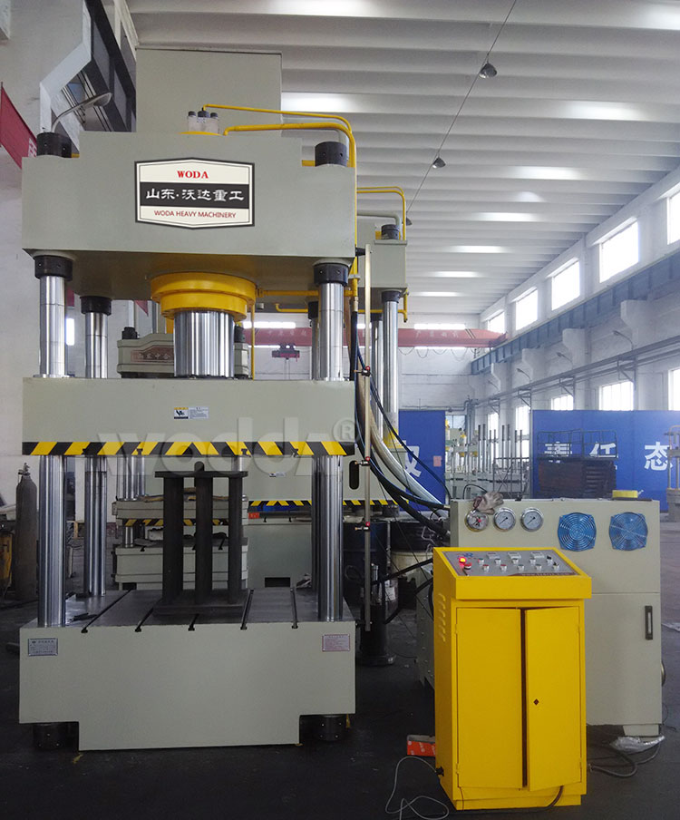 三梁(liáng)四柱液壓(yā)機