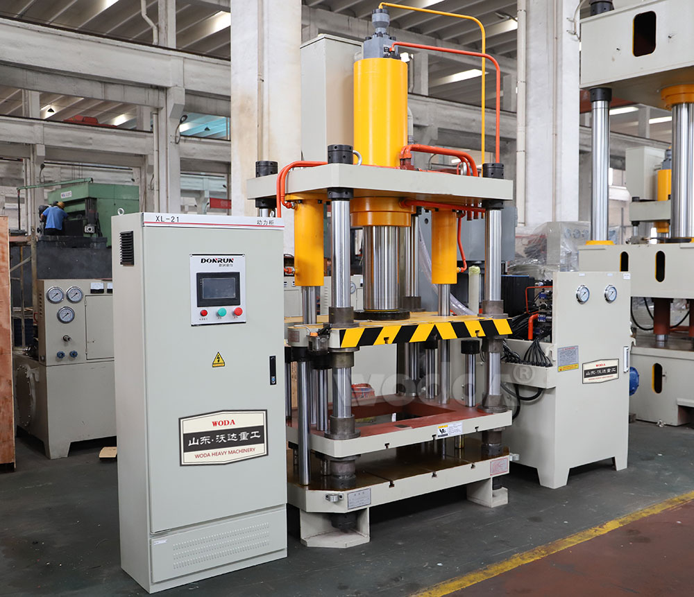 100噸四梁四柱液壓(yā)機 100噸(dun)四梁四柱液壓機(jī)