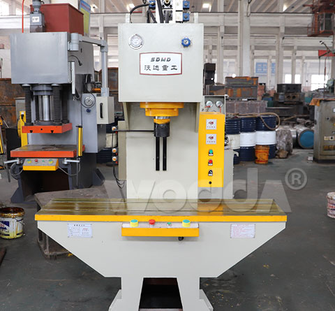 單柱校(xiào)直壓裝(zhuang)液壓機(ji)