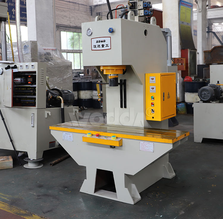 100噸(dūn)單柱液(yè)壓機