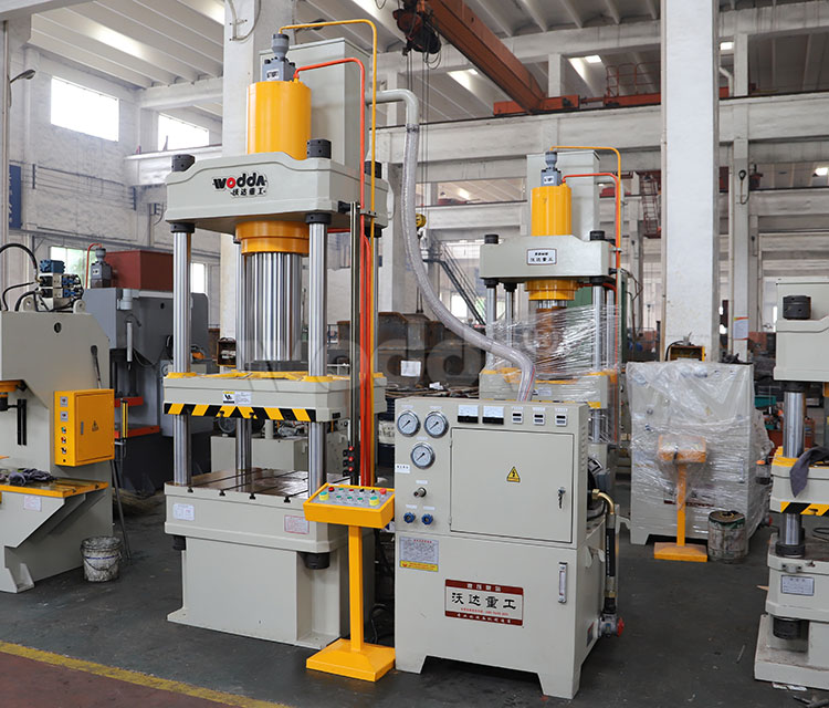 200T四柱(zhù)三梁液壓機(ji)