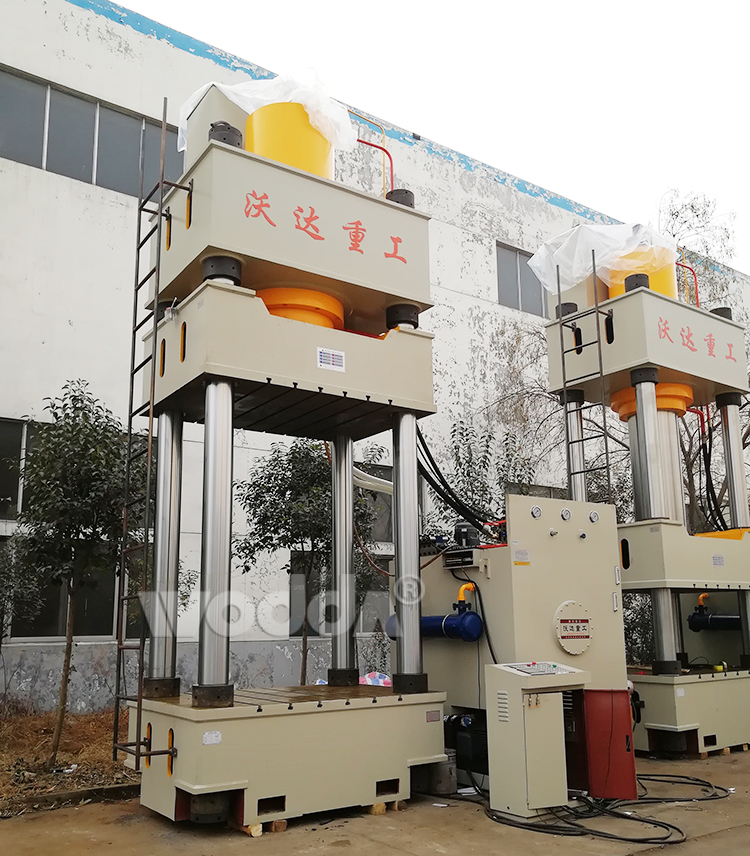 1500噸三(sān)梁四柱液壓(yā)機 1500噸三梁四柱(zhù)液壓機
