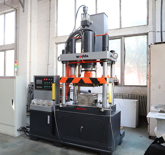 63t小型(xíng)四柱液壓(yā)機液壓缸(gang)