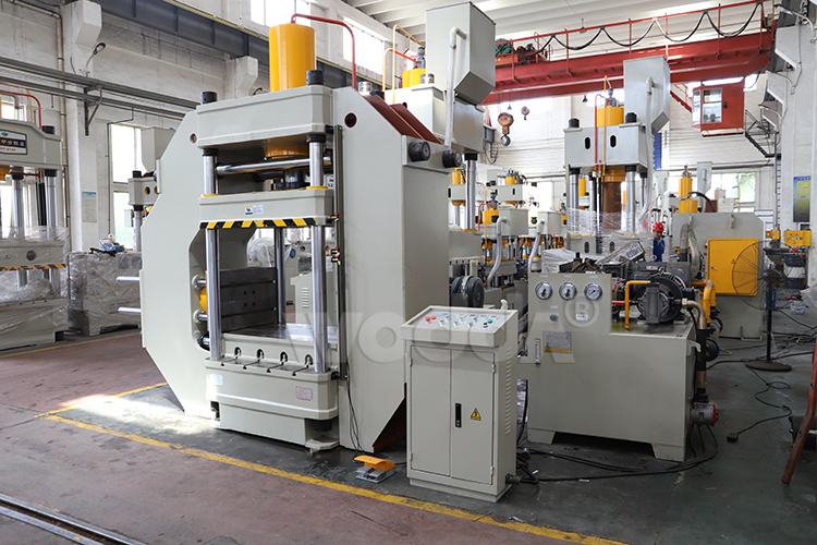 高鐵配(pèi)件成型(xíng)液壓機(jī)