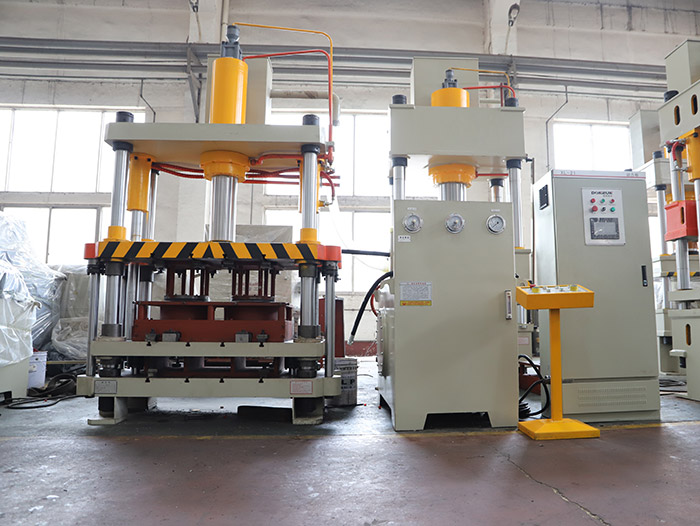 石(shi)墨壓塊成(chéng)型液壓機(ji)