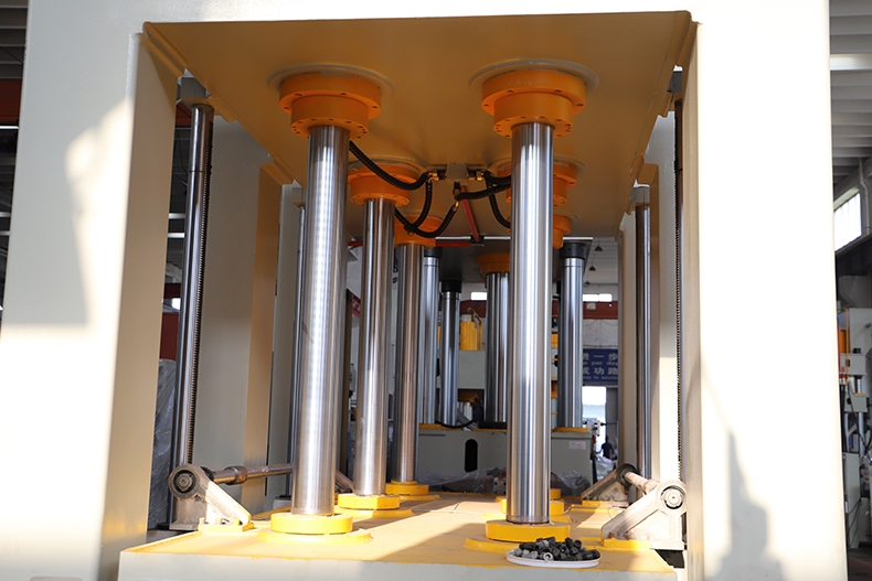 建築隔溫(wēn)新型材料成(cheng)型機