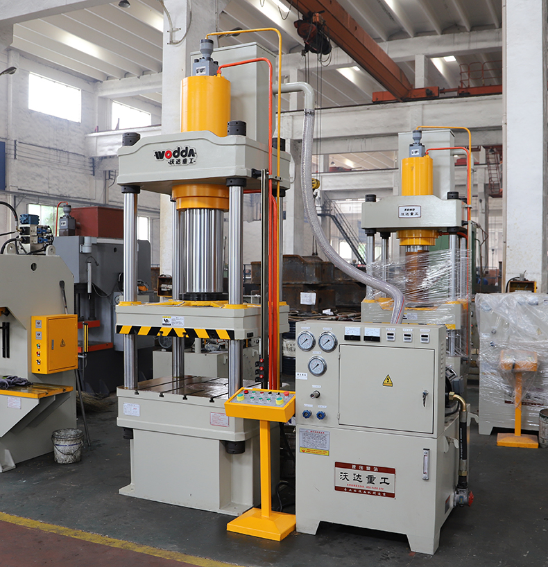 密胺(àn)餐具熱壓(yā)成型液壓(ya)機實拍