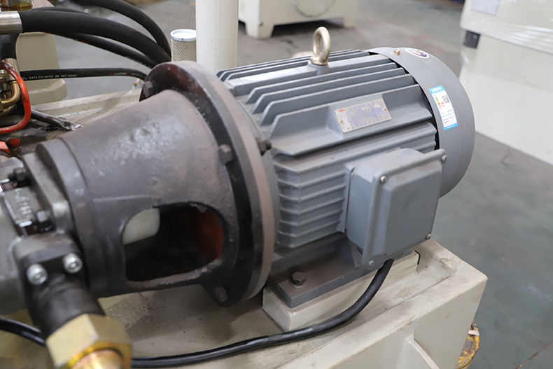 密胺(àn)餐具熱壓(ya)成型液壓(ya)機油泵