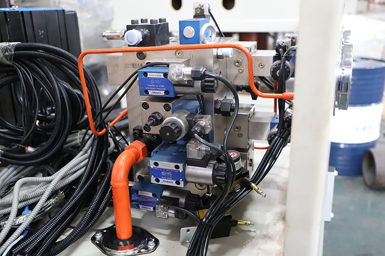 電(diàn)磁爐隔熱(rè)圈液壓機(jī)油泵