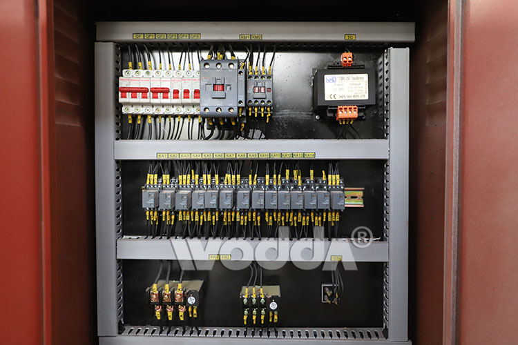 315噸三(sān)梁四柱液壓(yā)機 315噸三梁四柱(zhù)液壓機