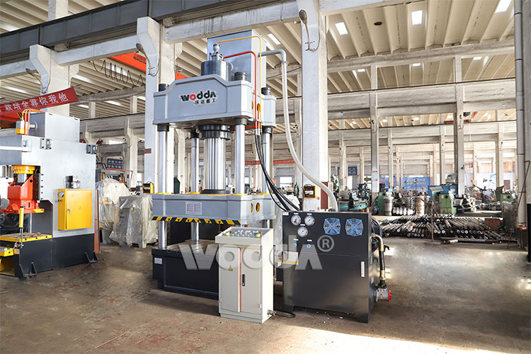 315t三梁四(si)柱液壓機