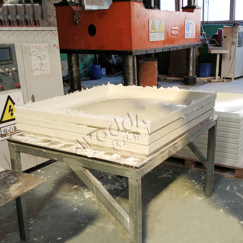 800噸玻璃鋼(gang)水箱闆液壓(ya)機