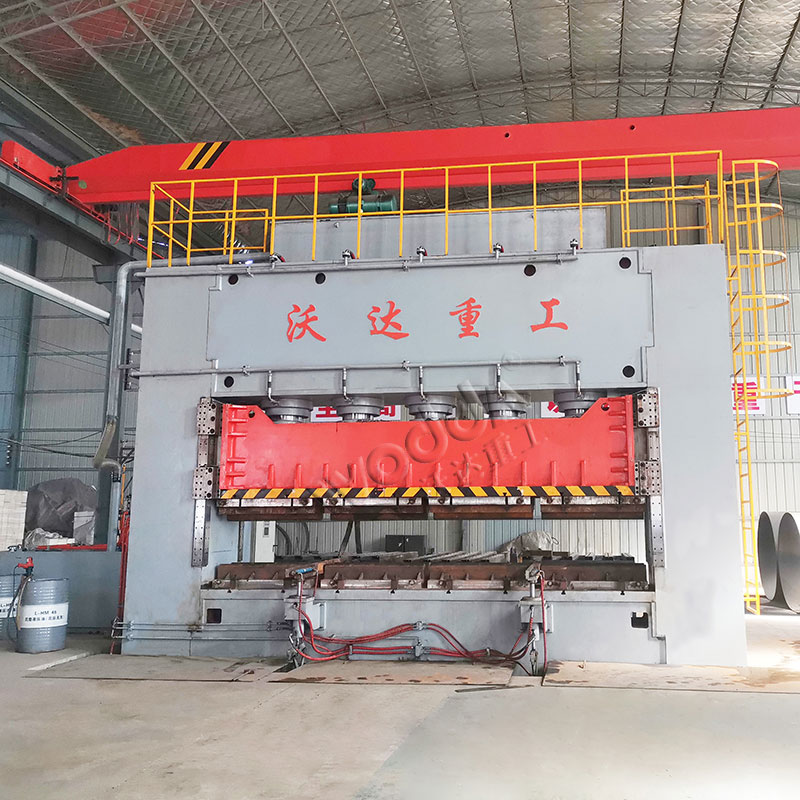 2000噸龍門式(shì)液壓機 2000噸(dun)龍門式液(ye)壓機