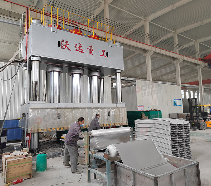 2000噸(dun)SMC玻璃鋼電(diàn)纜橋架成(chéng)型液壓機(ji) 2000噸SMC玻璃鋼(gāng)電纜橋架(jia)成型液壓(ya)機