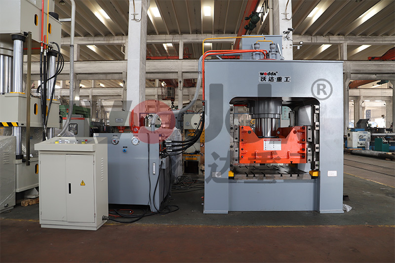 315噸框架液(ye)壓機 315噸框(kuàng)架液壓機(jī)