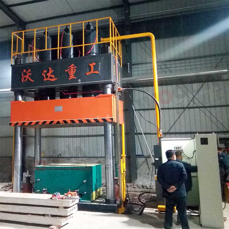 1000噸三(sān)梁四柱液壓機 1000噸(dūn)三梁四柱液壓機(ji)