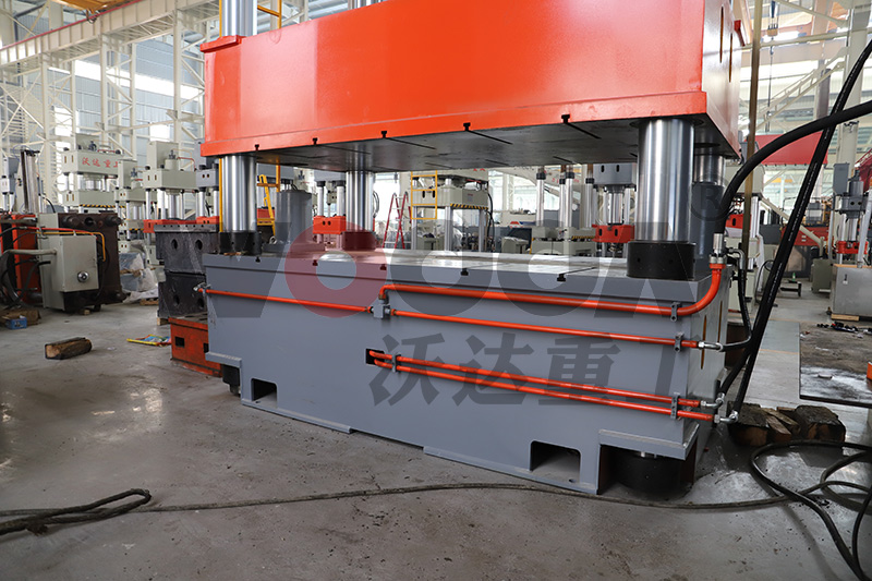 玻璃鋼汽(qi)車防撞梁模壓液(ye)壓機 玻璃鋼汽車(che)防撞梁模壓液壓(ya)機