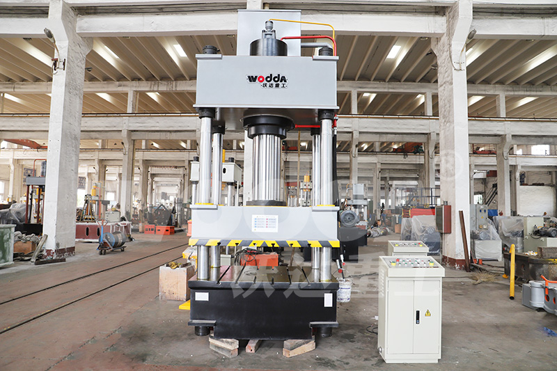 315噸(dūn)四柱液(yè)壓機價(jià)格 315噸四(si)柱液壓(ya)機價格(ge)