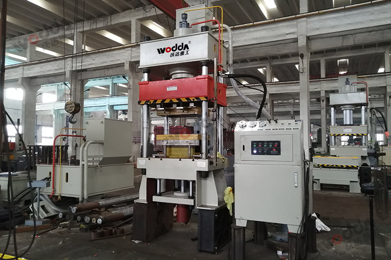 不鏽鋼托(tuo)盤拉伸液(yè)壓機 不鏽(xiù)鋼托盤拉(lā)伸液壓機(jī)