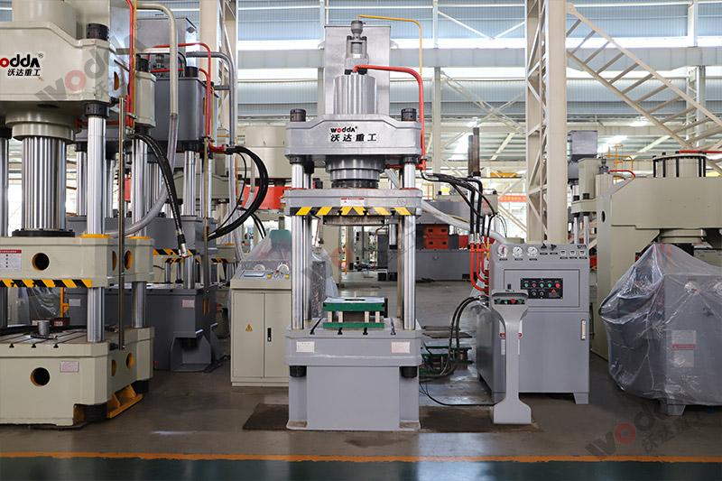 200噸(dūn)五金配件成(chéng)型液壓機 200噸(dūn)五金配件成(chéng)型液壓機