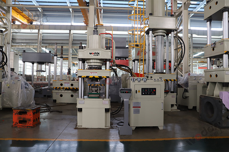 200噸(dūn)不鏽鋼(gang)蓋拉伸(shen)液壓機(ji) 200噸不鏽(xiù)鋼蓋拉(lā)伸液壓(ya)機