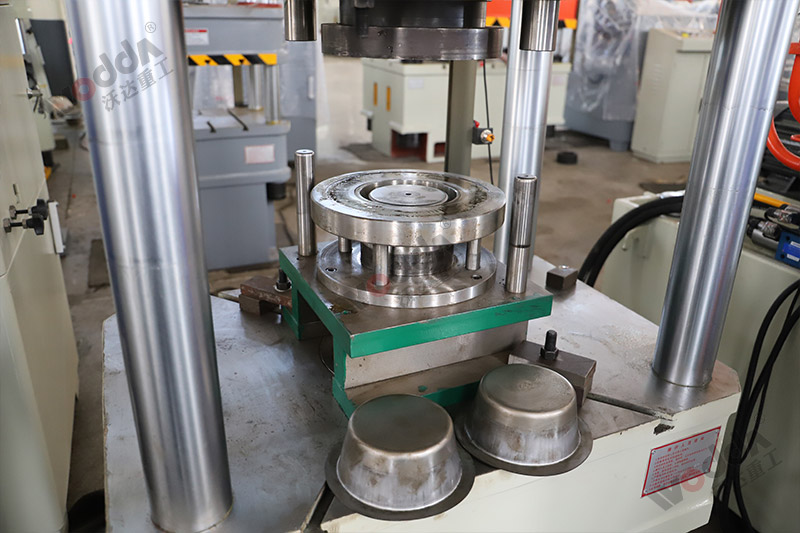 拉伸(shen)液壓機(ji) 拉伸液(ye)壓機