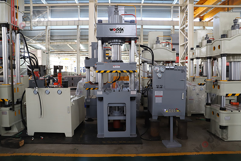 200噸拉伸(shen)液壓機 200噸拉伸液(ye)壓機