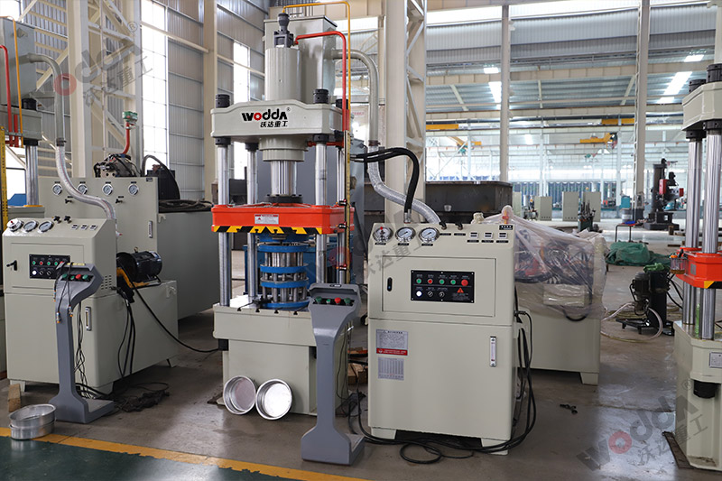 100噸(dūn)電機端蓋(gai)拉伸液壓(yā)機_100T四柱拉(lā)伸液壓機(jī) 100噸電機端(duān)蓋拉伸液(yè)壓機_100T四柱(zhu)拉伸液壓(ya)機