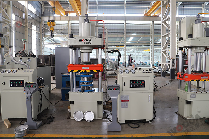 100噸電機(jī)端蓋拉伸(shēn)液壓機_100T四(sì)柱拉伸液(ye)壓機 100噸電(diàn)機端蓋拉(la)伸液壓機(jī)_100T四柱拉伸(shēn)液壓機