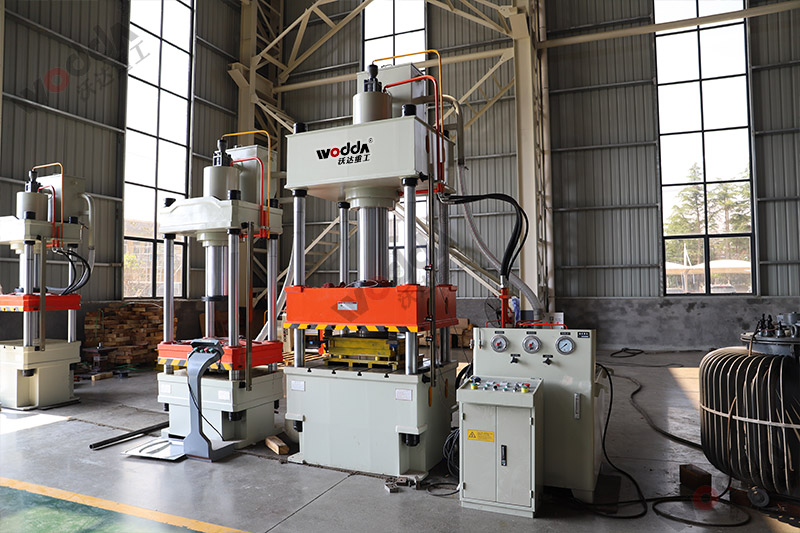 200噸不鏽鋼薄闆拉(lā)伸液壓機 200噸不鏽(xiu)鋼薄闆拉伸液壓(ya)機