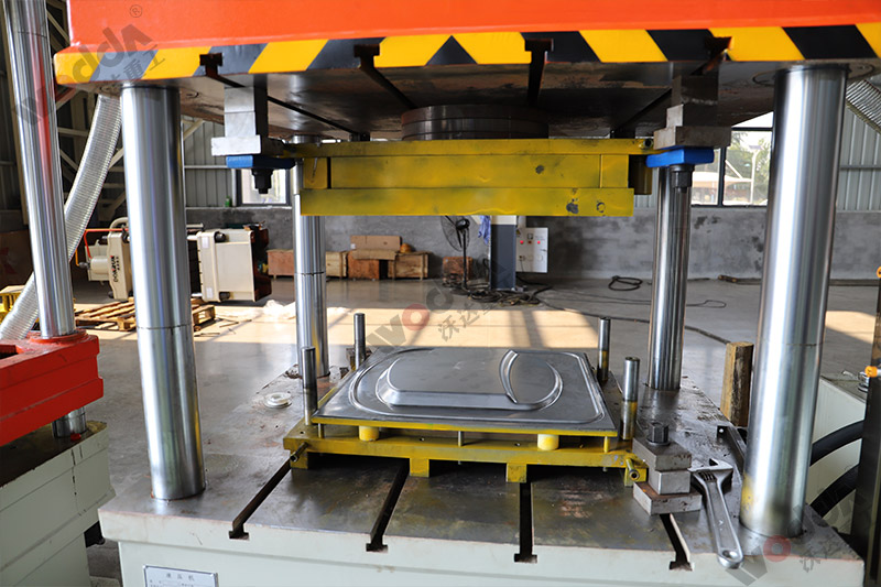 200噸不鏽鋼薄闆(pǎn)拉伸液壓機 200噸不(bu)鏽鋼薄闆拉伸液(yè)壓機