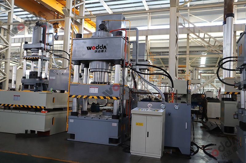 630噸(dun)拉伸液壓機