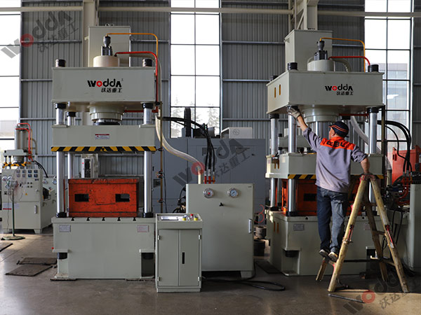 200噸四(si)柱液壓(ya)拉伸機(jī) 200噸四柱(zhu)液壓拉(la)伸機